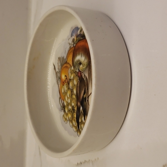 JOHNSON Bros. Ceramic fruit ashtray white 3.5" diam - Picture 3 of 10